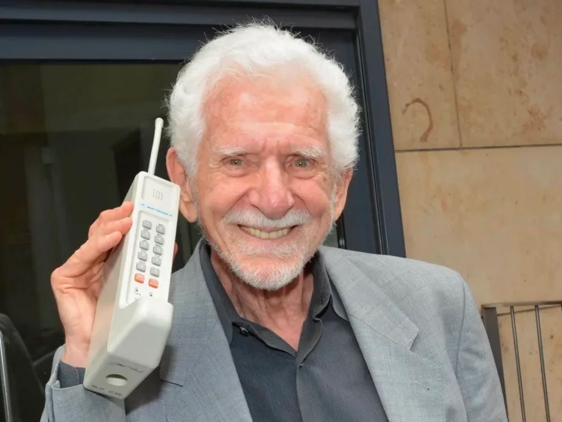 LI Martin Cooper, the cellphone inventor in 2014 holding the Motorola DynaTAC 8000X