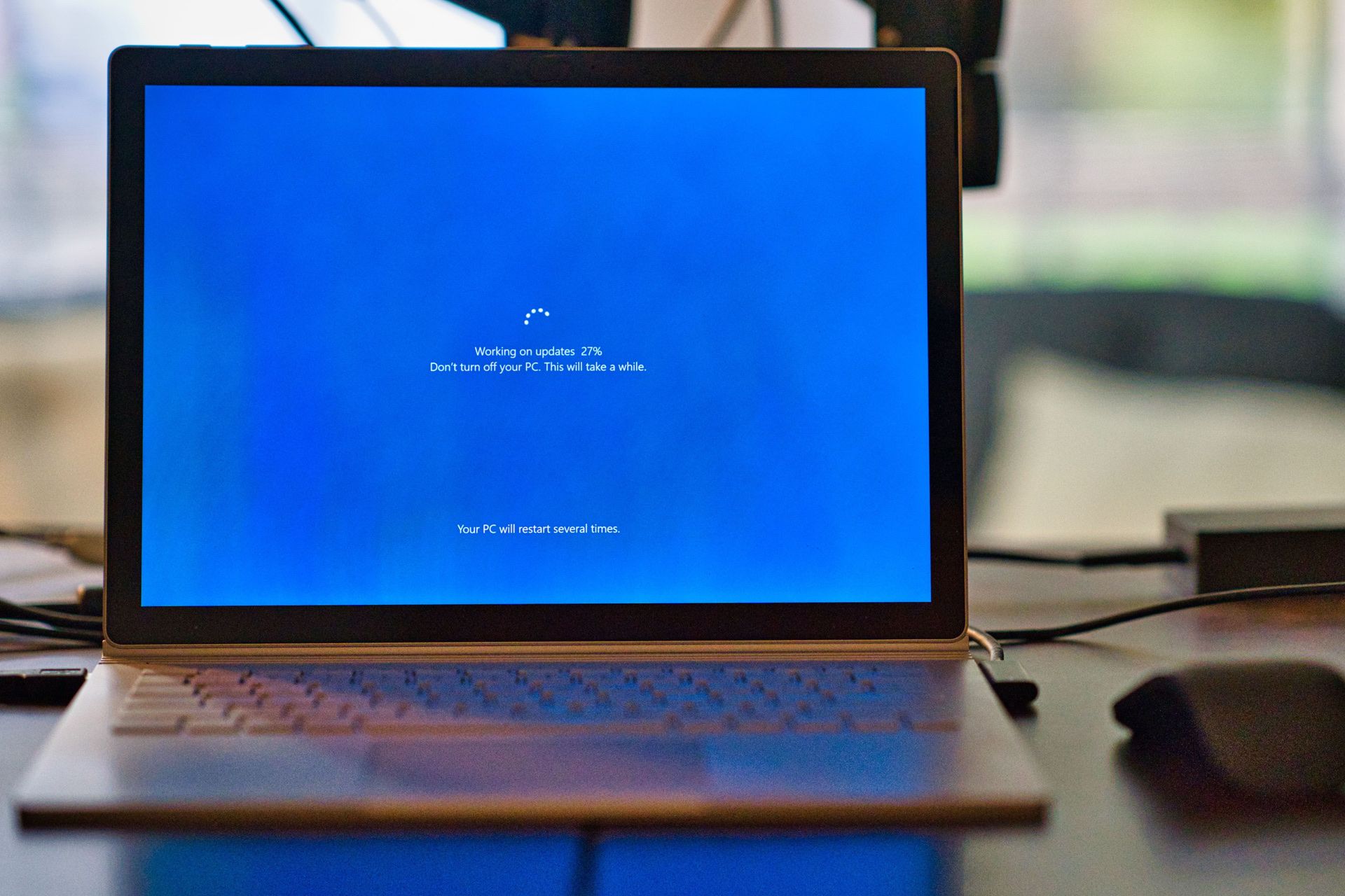 Windows 10 update installing