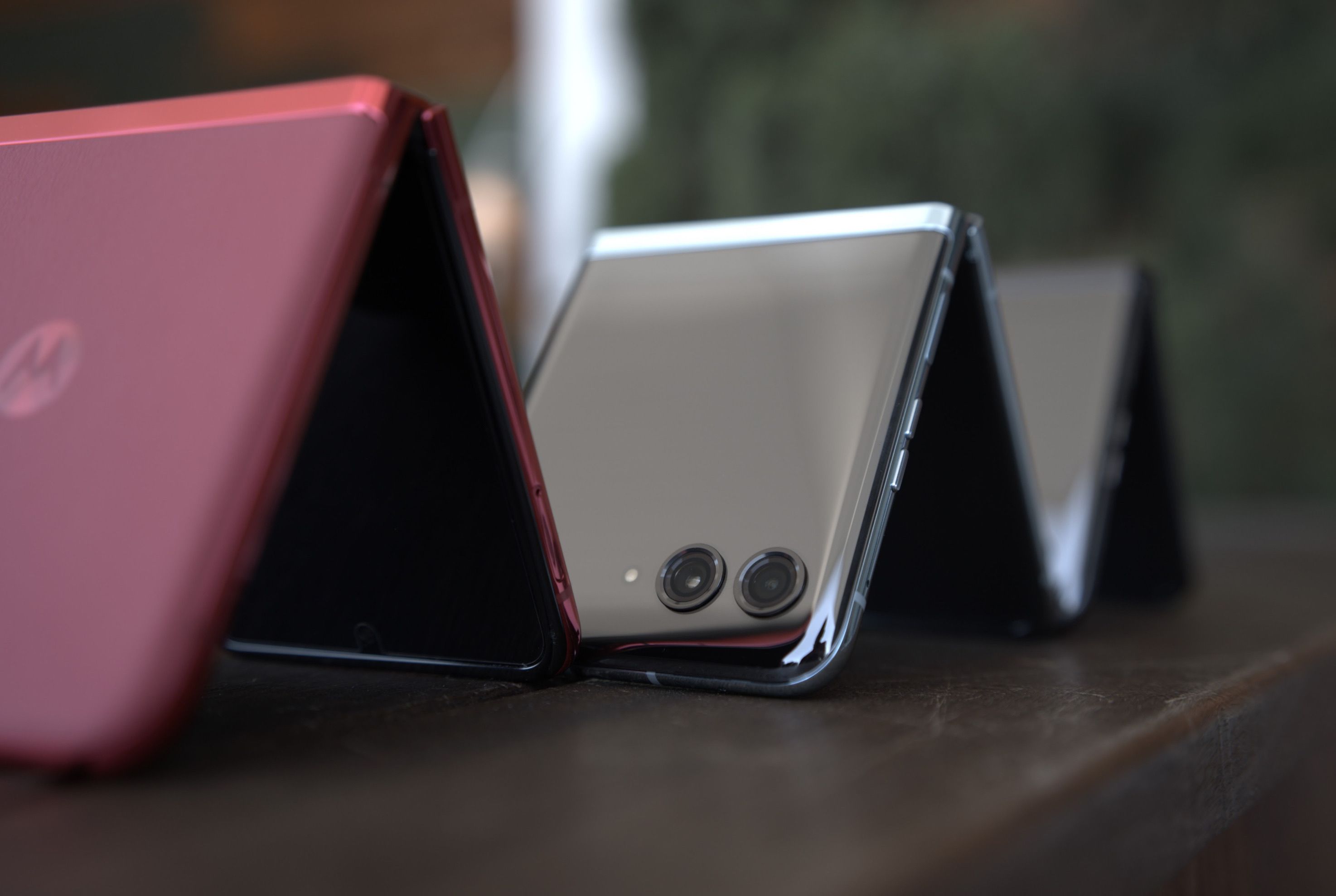 Motorola Razr+ (2023) vs Samsung Galaxy Z Flip 4: Which foldable phone ...