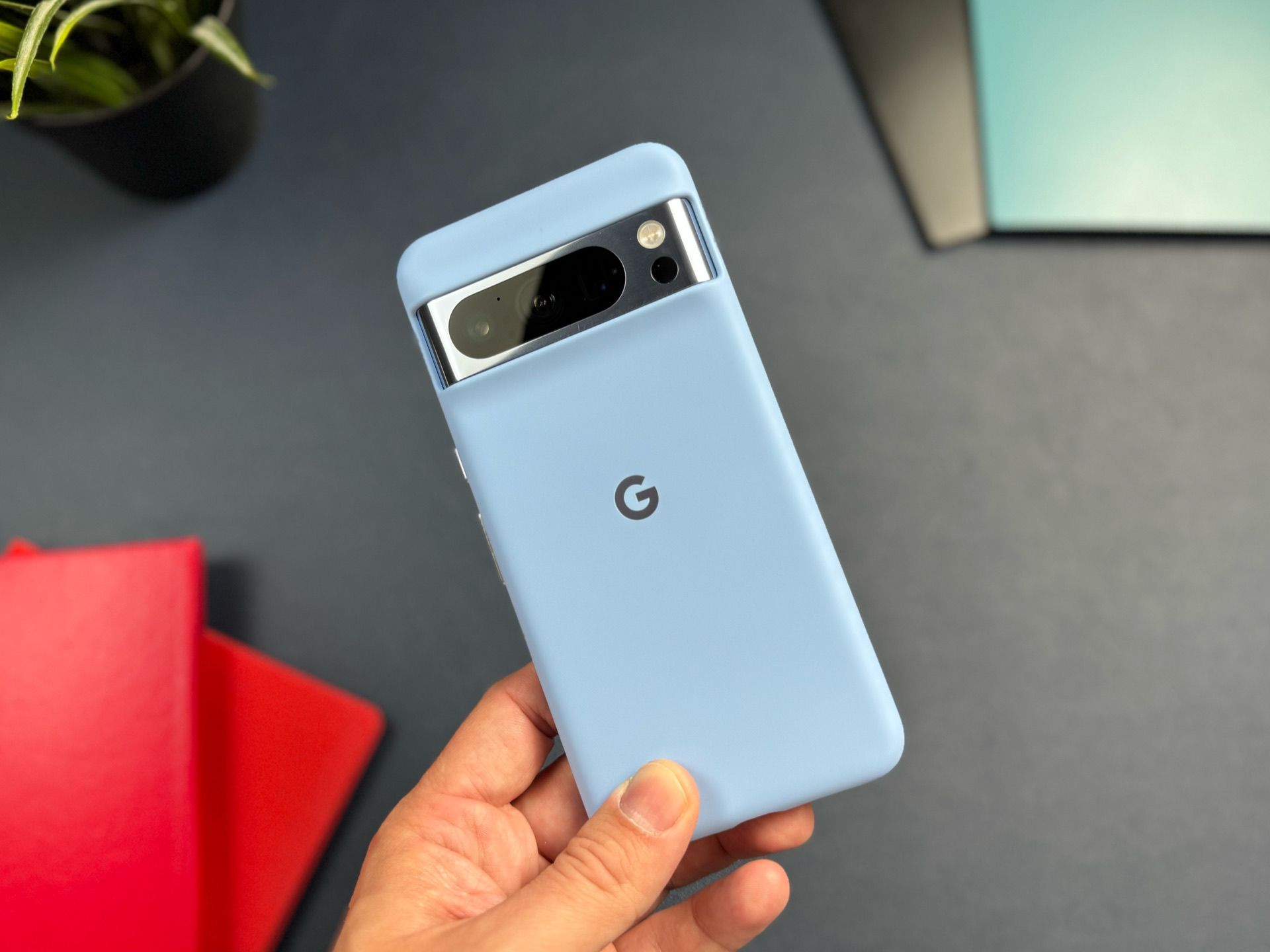 Google Pixel 8 in official cover