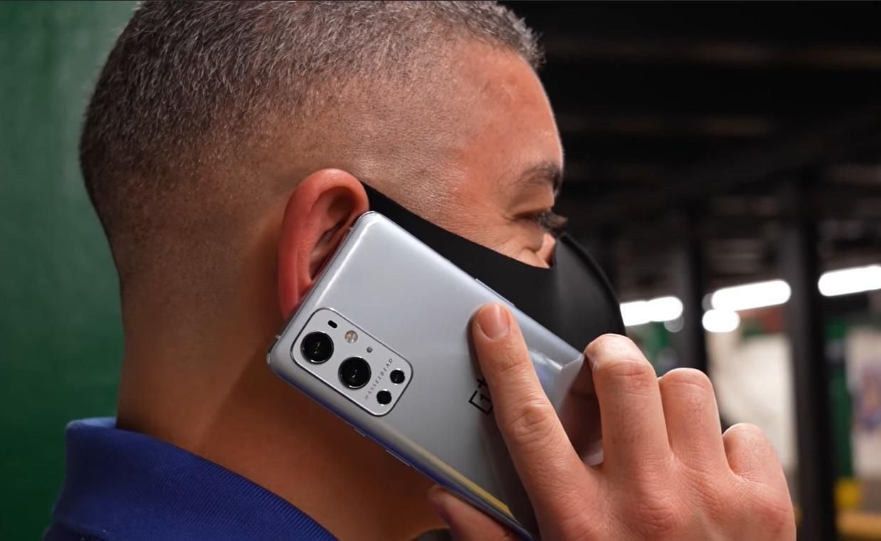 OnePlus 9 Pro held by Jaime Rivera in review video