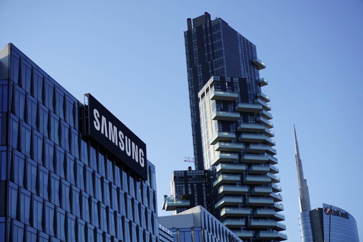 Samsung bina logosu özellikli