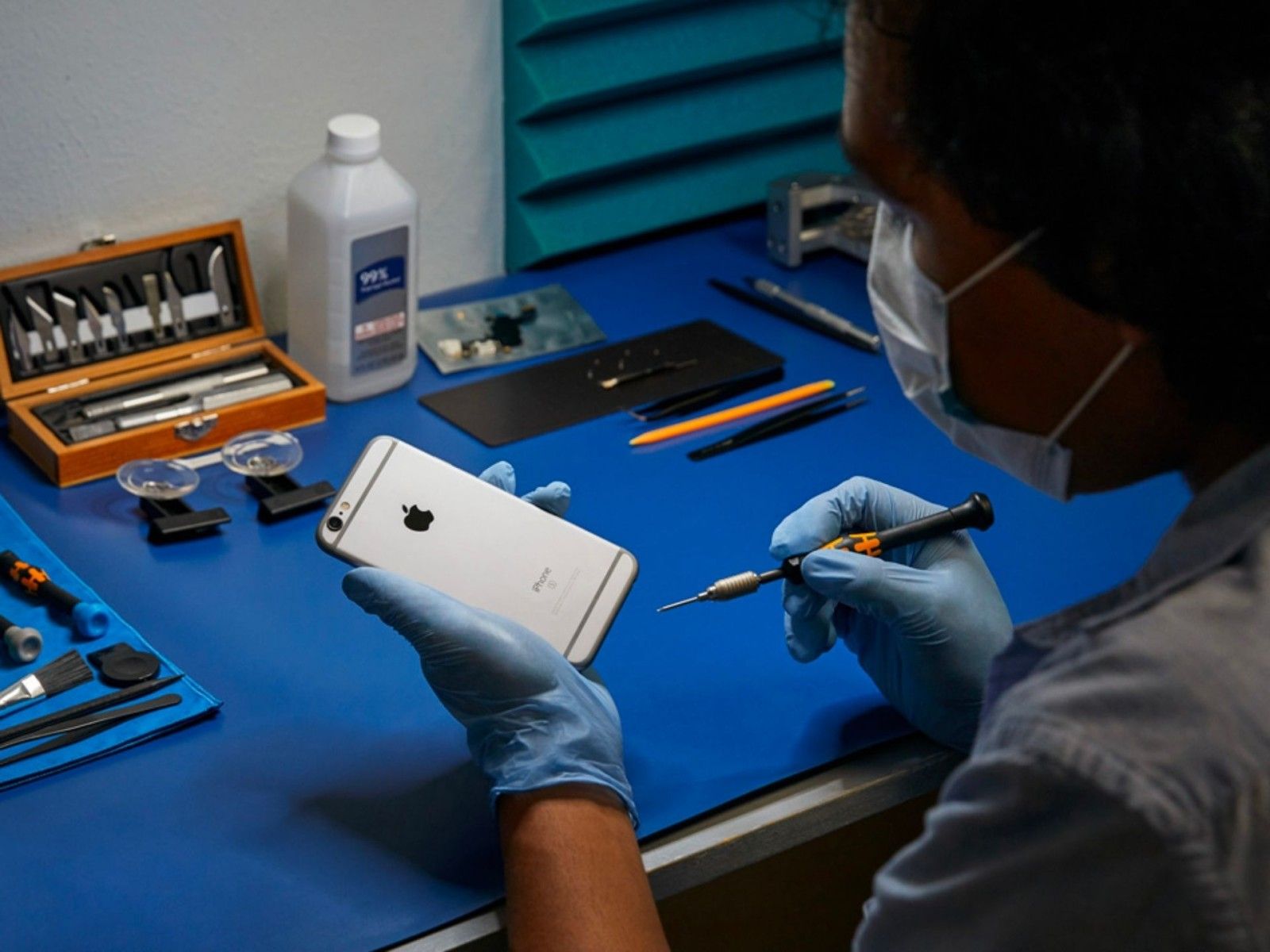 Apple iPhone 6S is being inspected and repaired