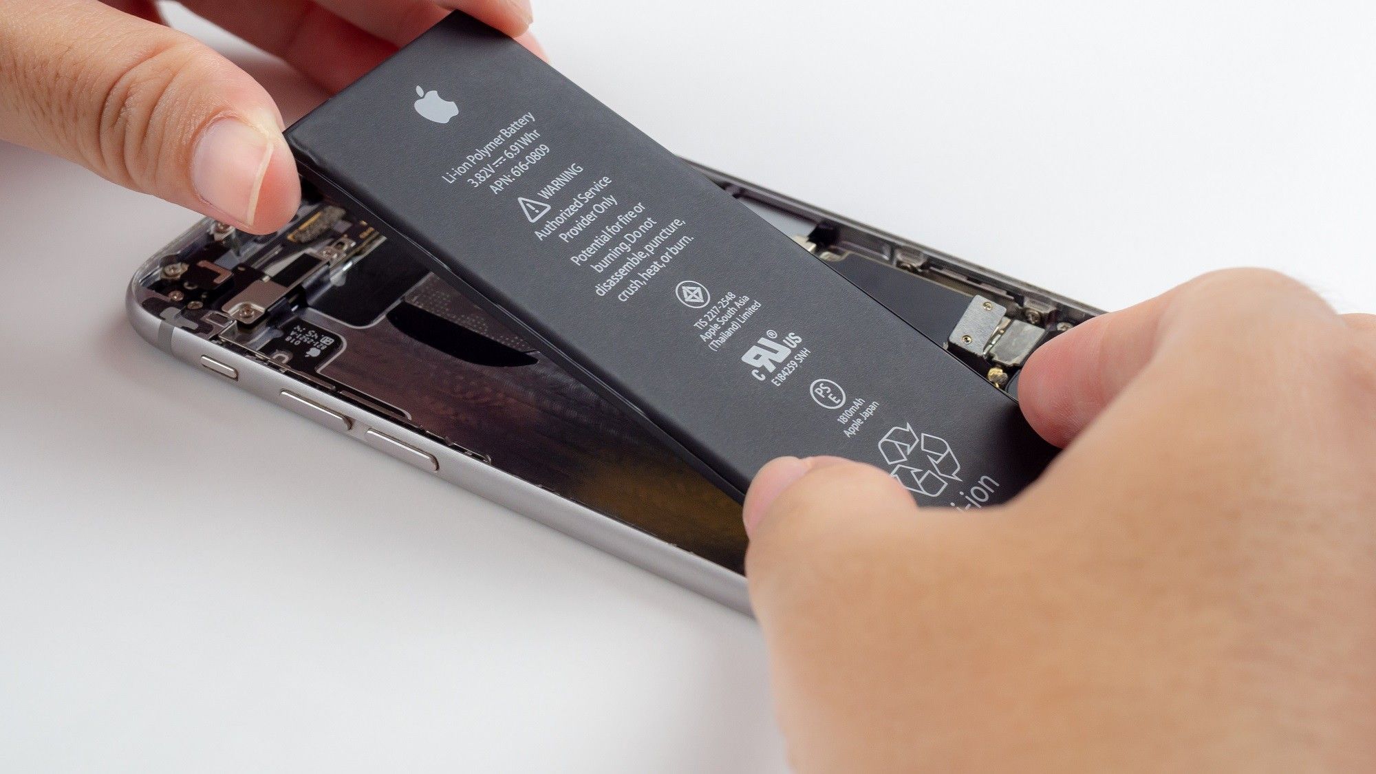 Apple repairs iPhone battery