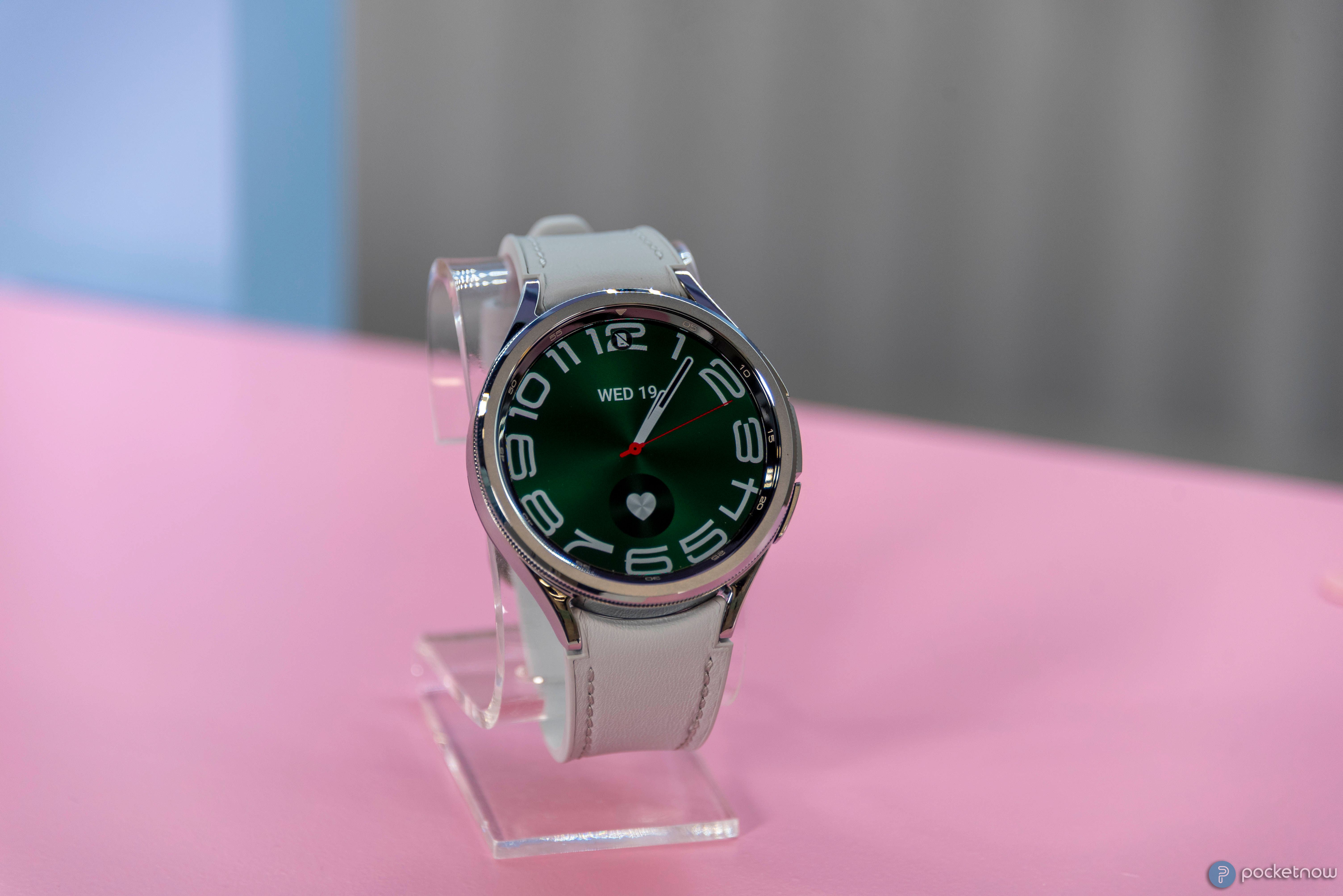 Samsung Galaxy Watch6 ホワイト(韓国製) Samsung Galaxy Watch6 Classic Smart Watch, 47mm, Large, LTE