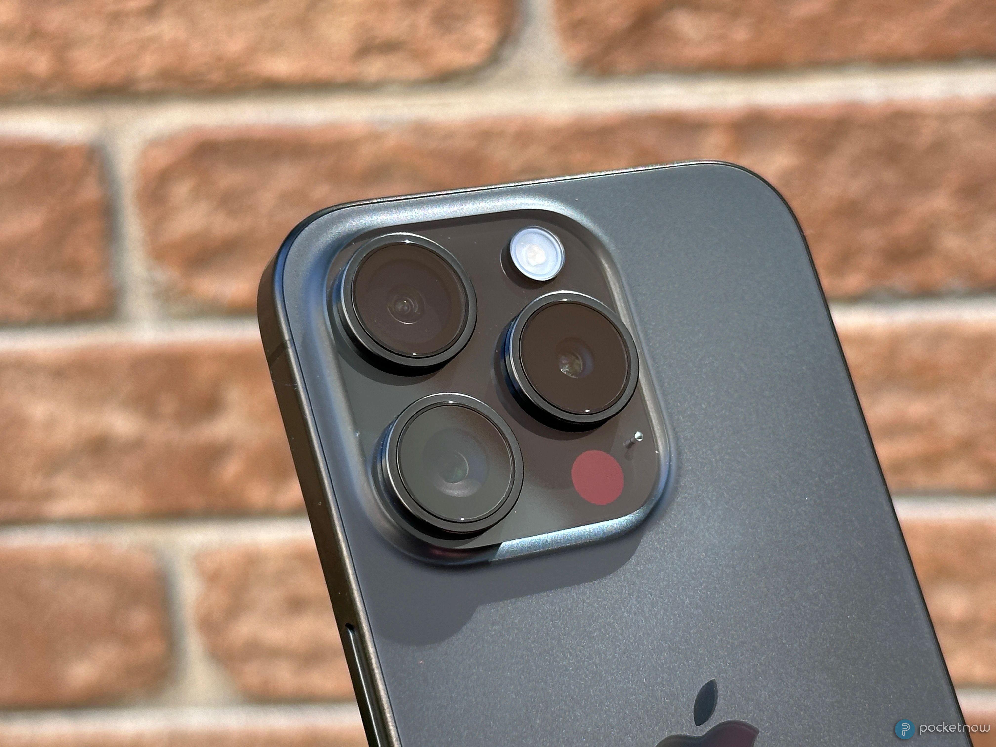 iPhone 15 Pro Camera Array