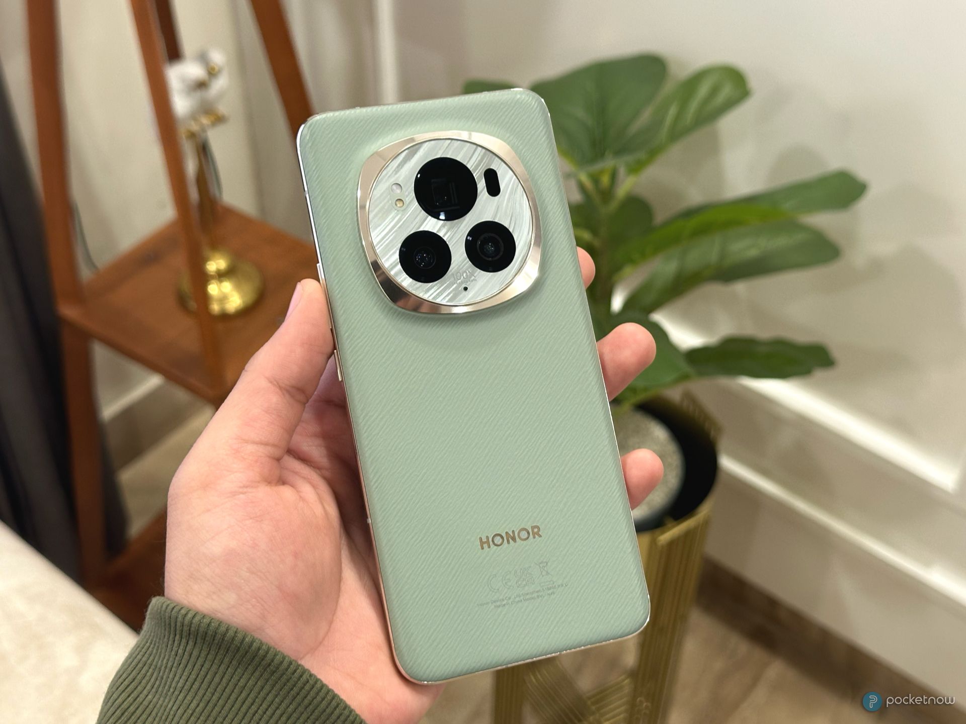 Honor Magic6 Pro appears in a live photo -  news